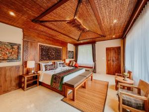 Ein Bett oder Betten in einem Zimmer der Unterkunft Sakti Garden Resort & Spa