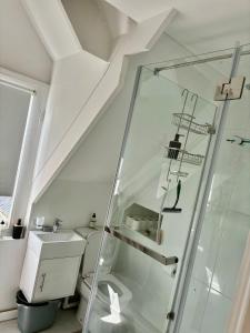 Ένα μπάνιο στο West Beach Life