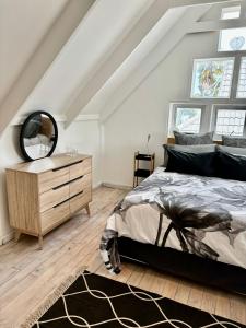 Ένα ή περισσότερα κρεβάτια σε δωμάτιο στο West Beach Life