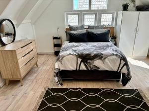 Ένα ή περισσότερα κρεβάτια σε δωμάτιο στο West Beach Life