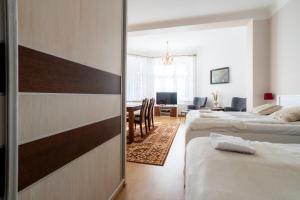 Posteľ alebo postele v izbe v ubytovaní Victus Apartamenty, Apartament Harmony