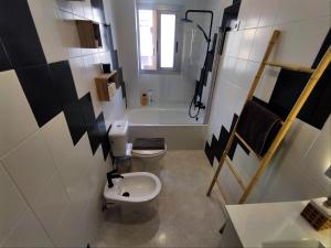 Koupelna v ubytování HABITACIONES EN APARTAMENTO COMPARTIDO w HOST
