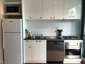 Η κουζίνα ή μικρή κουζίνα στο The Waterfront Apartments Geelong