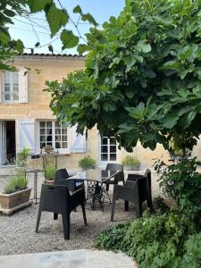 Un jardín fuera de Guest house with charm, Le figuier