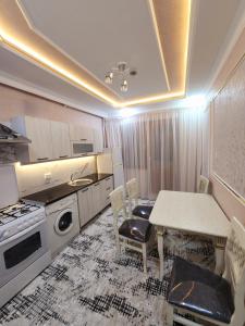 Kuchyň nebo kuchyňský kout v ubytování Apartment TASHKENT