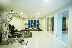 Fitness centrum a/nebo fitness zařízení v ubytování Ratana Hotel Rassada, PHUKET TOWN- SHA Extra Plus