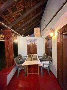 Posezení v ubytování TauSco Homestay & Campsite - Coorg + 37 fotografií