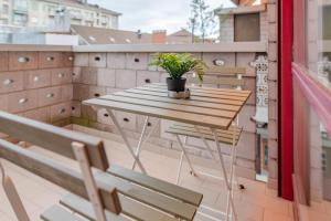 a table and chairs on a balcony with a potted plant at Valentino Apartment by Toh Solution in Turin