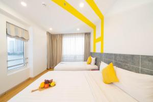 Cama ou camas em um quarto em Happy Day Riverside Hotel & Spa Danang by Haviland