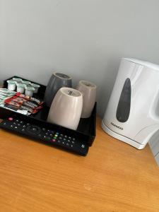 Příslušenství pro přípravu čaje a kávy v ubytování Citi Hotel Aberdeen