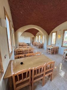 Restaurace v ubytování فندق إريغن Erighin siwa hotel