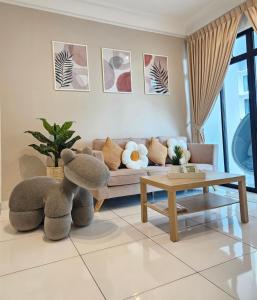 Χώρος καθιστικού στο The Platino 3BR Next To Paradigm Mall
