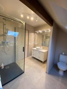 Ένα μπάνιο στο Spacious home near Disneyland +4 φωτογραφίες