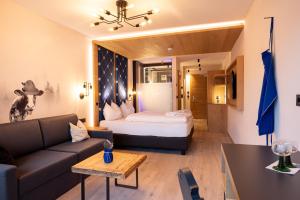 Letto o letti in una camera di Luis & die Buabm - Gasthof Jenesien