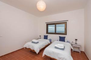 Postel nebo postele na pokoji v ubytování Lightbooking Villa Charco Azul Frontera