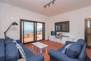 Posezení v ubytování Lightbooking Villa Charco Azul Frontera