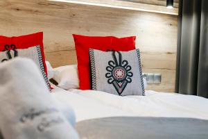 Posteľ alebo postele v izbe v ubytovaní GórSKI Przystanek Apartament Satoła 2