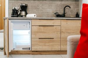 Kuchyňa alebo kuchynka v ubytovaní GórSKI Przystanek Apartament Satoła 2