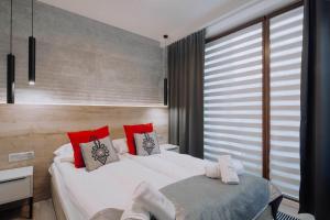 Posteľ alebo postele v izbe v ubytovaní GórSKI Przystanek Apartament Satoła 2