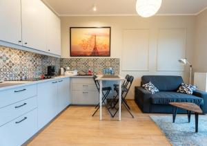 Kuchyňa alebo kuchynka v ubytovaní 53m2 Apartament na Letniej z Widokiem na Góry Kłodzko - Przyjaciół Ziemi Kłodzkiej
