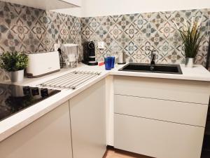Kuchyňa alebo kuchynka v ubytovaní 53m2 Apartament na Letniej z Widokiem na Góry Kłodzko - Przyjaciół Ziemi Kłodzkiej
