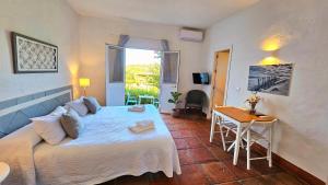 Giường trong phòng chung tại Hotel-Apart CORTIJO LAS PIÑAS
