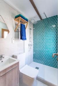 a bathroom with a white toilet and a sink at Desconexión en la sierra casa con terraza y bbq in Miraflores de la Sierra