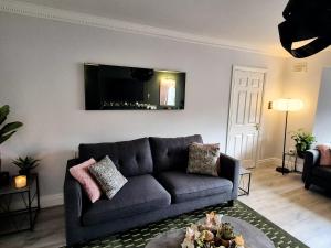 Khu vực ghế ngồi tại Luxury and comfort in the centre of Ardee town