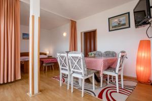 TV a/nebo společenská místnost v ubytování Apartment Tina 6p