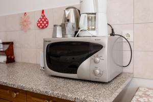 Příslušenství pro přípravu čaje a kávy v ubytování Apartment Tina 6p