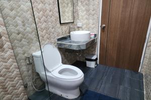 99 House的一间浴室