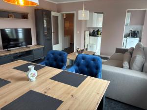 a living room with a table and a couch at Apartment im Elbtal Meißen-Dresden in Meißen
