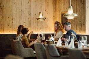 Goście zatrzymujący się w obiekcie RESL Resort