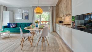 Kuchyň nebo kuchyňský kout v ubytování Dwa Księżyce - wyjątkowy apartament w Świeradowie Zdroju