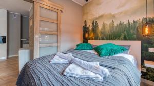 Postel nebo postele na pokoji v ubytování Dwa Księżyce - wyjątkowy apartament w Świeradowie Zdroju