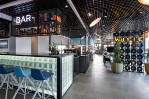 Lounge nebo bar v ubytování ibis Tbilisi Airport