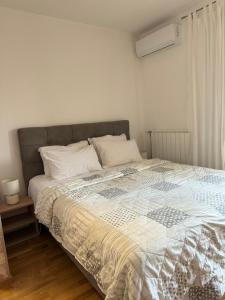 Postel nebo postele na pokoji v ubytování Apartman Krasula Doboj