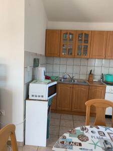 Küche/Küchenzeile in der Unterkunft Apartment Tihana