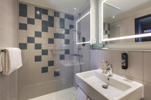 Ένα μπάνιο στο Holiday Inn - the niu, Flash Berlin Charlottenburg by IHG