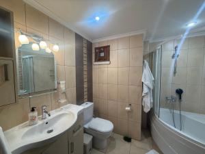 a bathroom with a sink and a toilet and a tub at Corner splash in Ankara