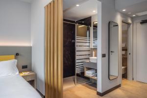 Postel nebo postele na pokoji v ubytování Garda Suite Hotel - Tonelli Hotels
