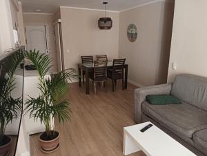Posedenie v ubytovaní Habitaciones en Apartamento compartido DELICIAS ROOM Cerca del Mar, Aeropuerto, Ave y Metro
