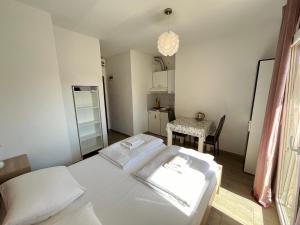 Postel nebo postele na pokoji v ubytování Apartmani Lisičina
