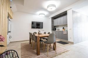 Cucina o angolo cottura di Elegant & Air condition 5BR - By The Danube River
