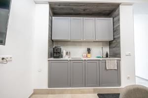 Cucina o angolo cottura di Elegant & Air condition 5BR - By The Danube River