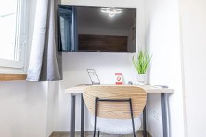 TV o dispositivi per l'intrattenimento presso Elegant & Air condition 5BR - By The Danube River