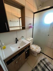 Ένα μπάνιο στο Casa da Jô Garopaba