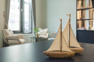 a wooden toy boat sitting on top of a table at Holiday Inn - the niu, Yen Hamburg City by IHG in Hamburg