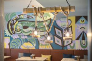 a group of lights hanging from the ceiling of a restaurant at Holiday Inn - the niu, Yen Hamburg City by IHG in Hamburg