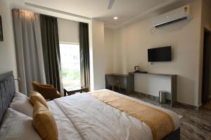 Postel nebo postele na pokoji v ubytování Tarang Stay Inn